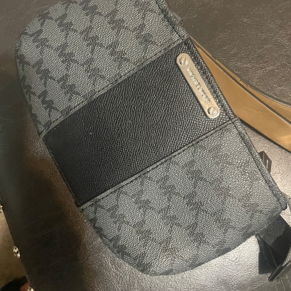 Michael Kors Women's Fannie Pack, Black/Grey, - Picture 2 of 5